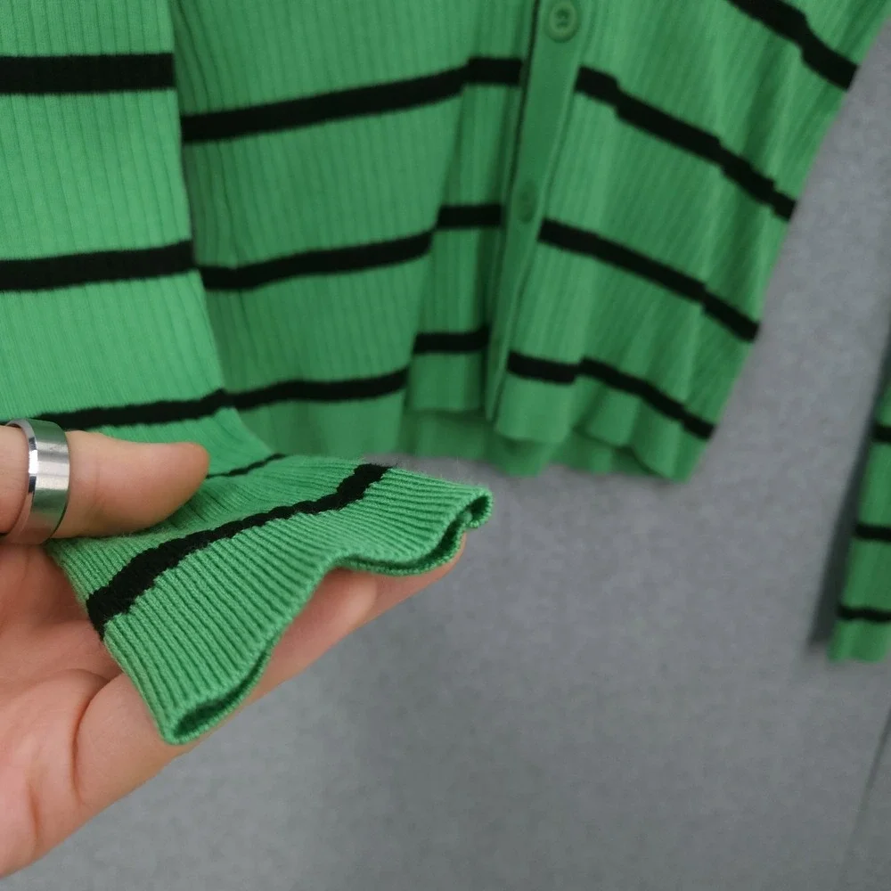 Tahari Button Front V Neck Green Leaf Black Striped Long Sleeve Cardigan Women S